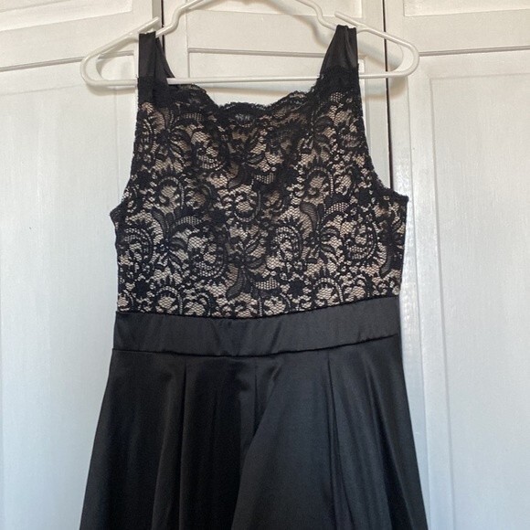 LBD with lace bodice and pleated satin skirt.  Size M - Picture 5 of 6